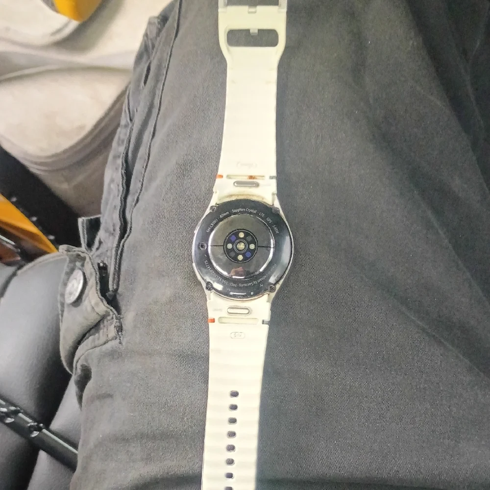 Samsung White Smartwatch 7  with Sleek Design